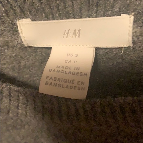 Gray h and m sweater - Picture 2 of 2